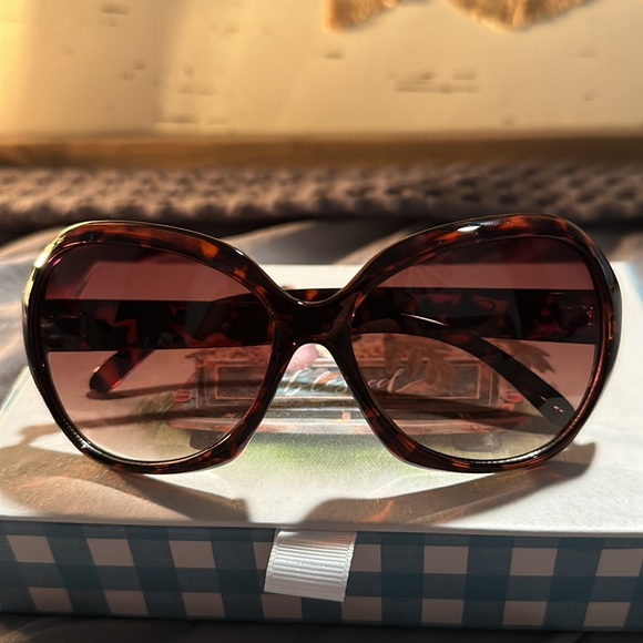 Jessica Simpson Oversized Glam Sunglasses - Tortoiseshell - Picture 3 of 4